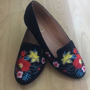 Brand new! Never worn! Adorable black loafers